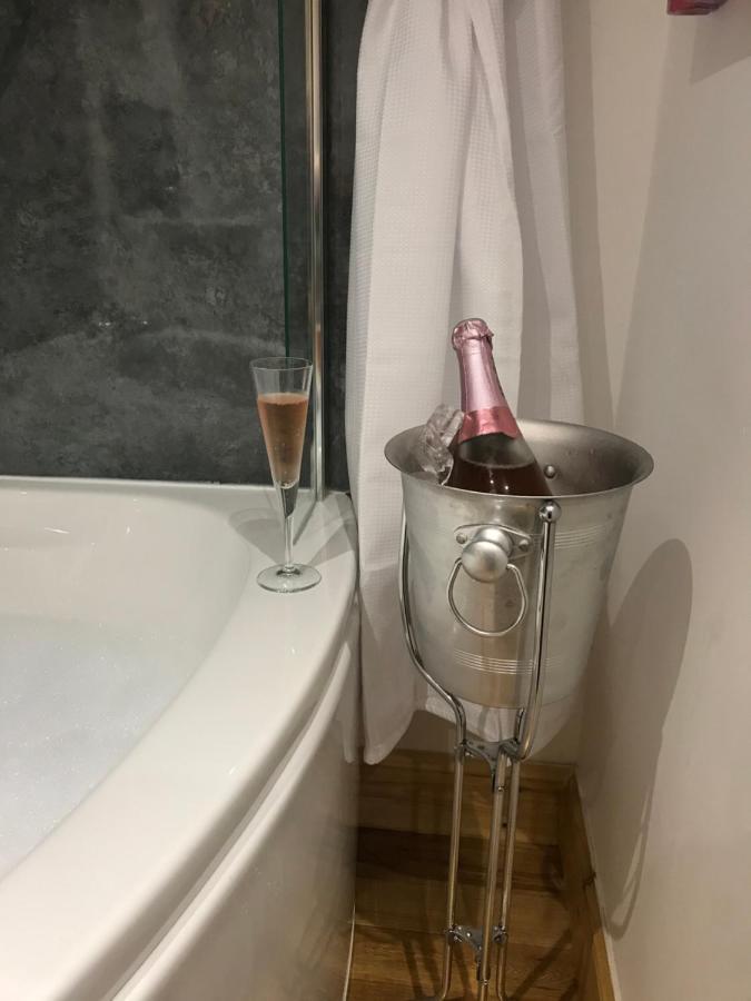 The Mews 2 Bedroom With Private Parking 오반 외부 사진