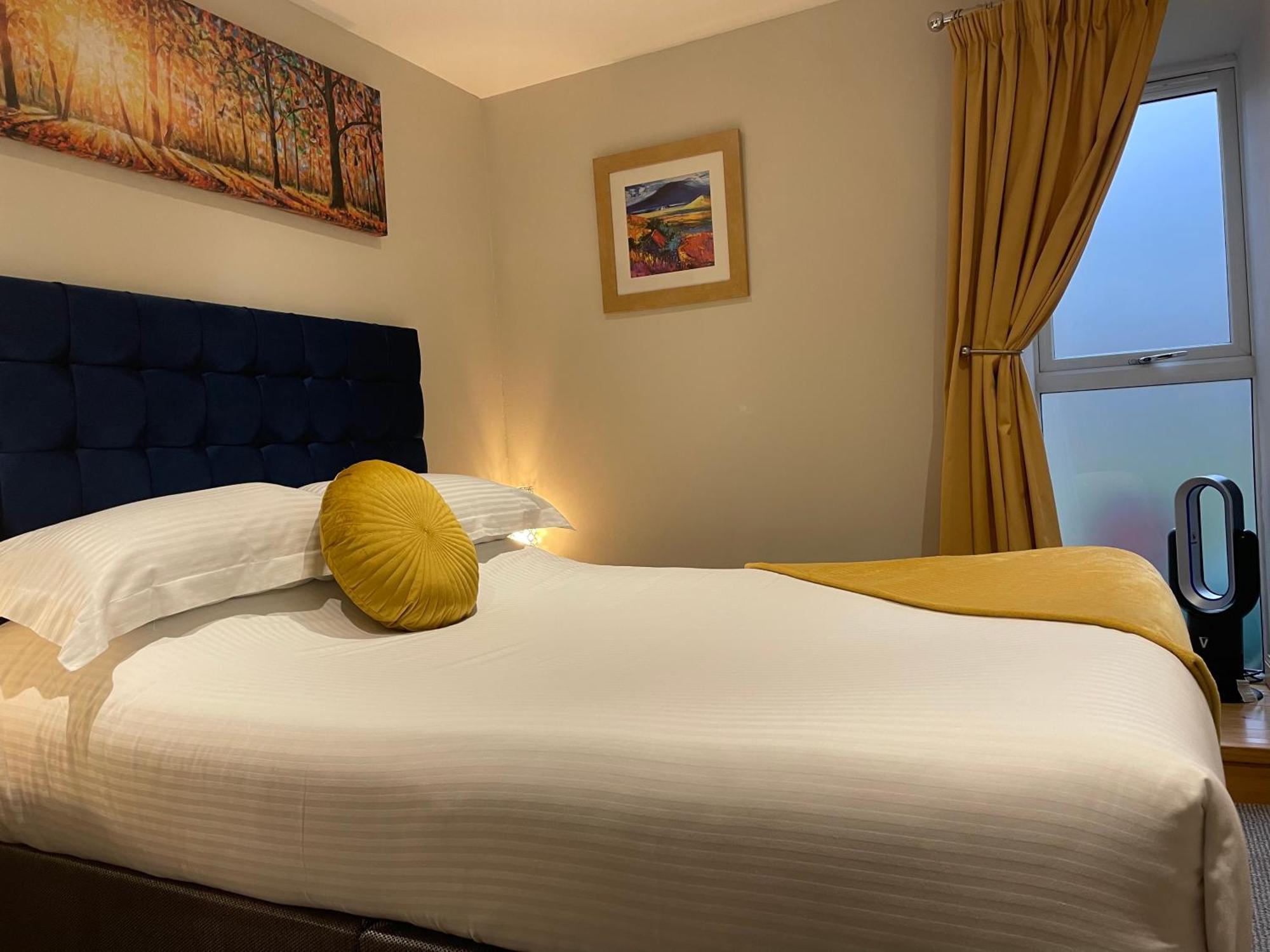 The Mews 2 Bedroom With Private Parking 오반 외부 사진