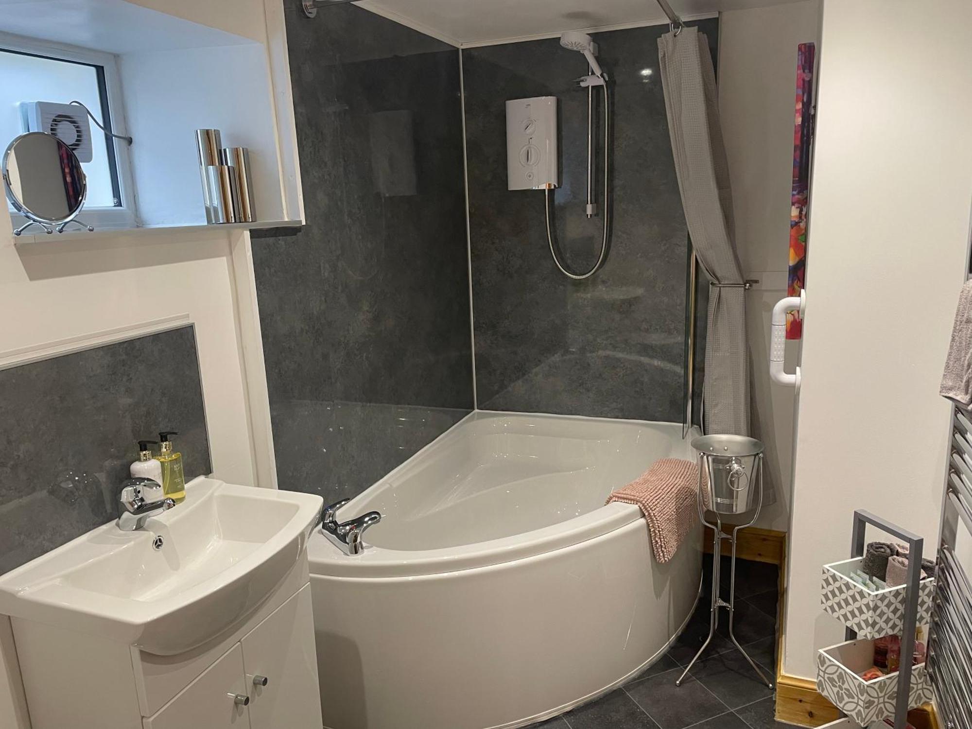 The Mews 2 Bedroom With Private Parking 오반 외부 사진