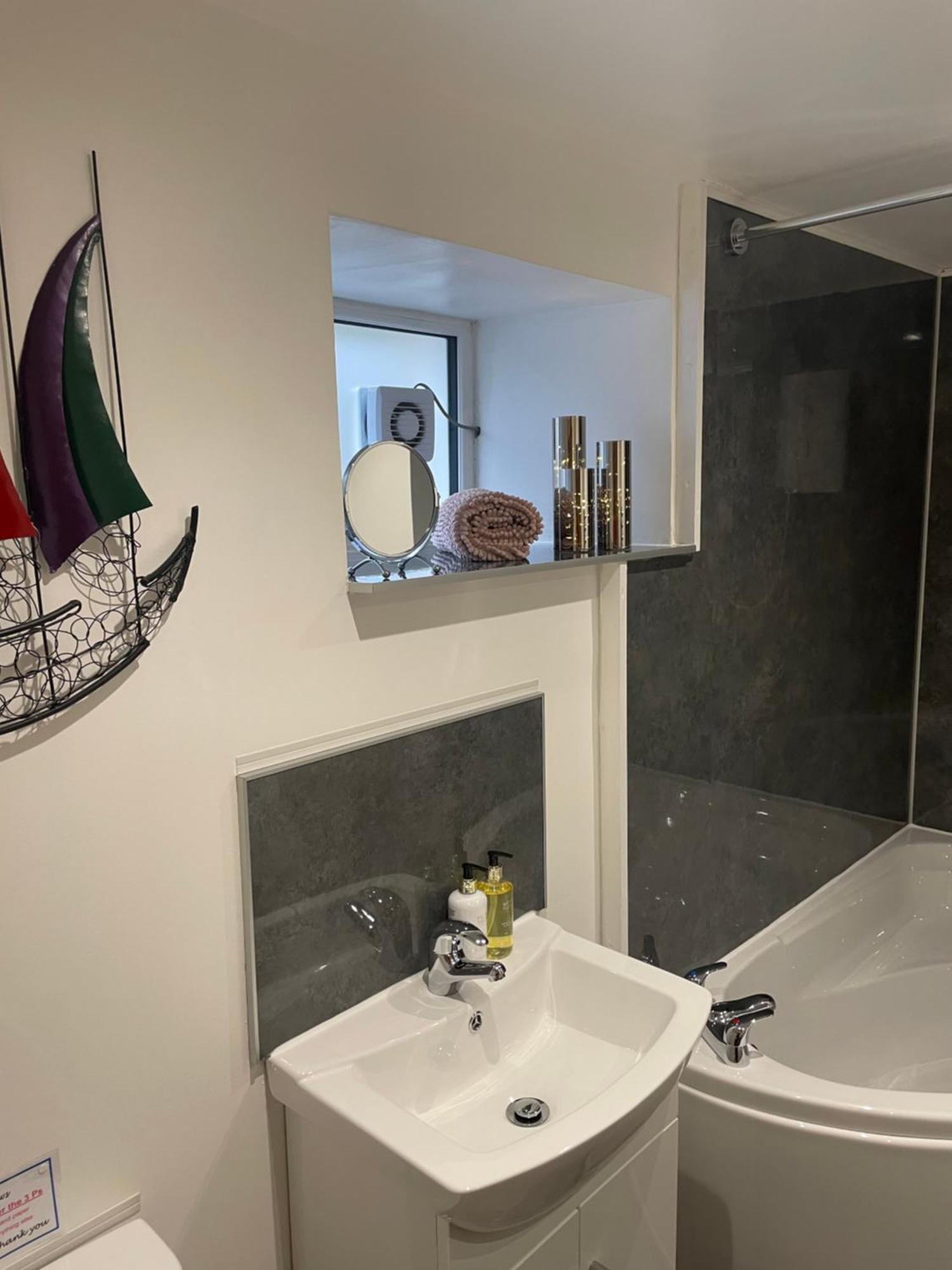The Mews 2 Bedroom With Private Parking 오반 외부 사진